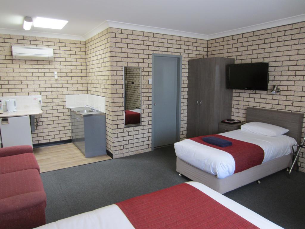 Cowra Crest Motel Exteriör bild