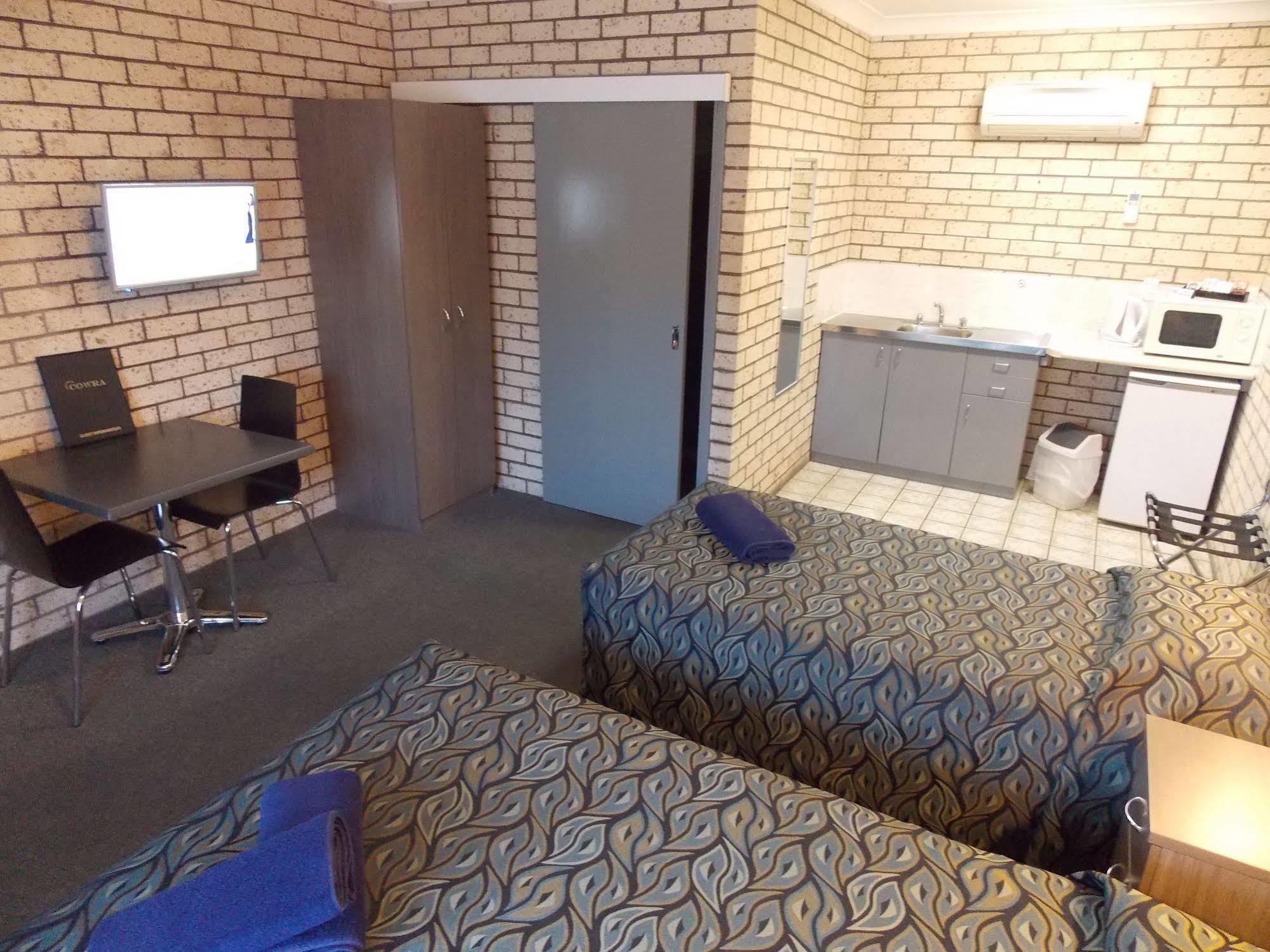 Cowra Crest Motel Exteriör bild